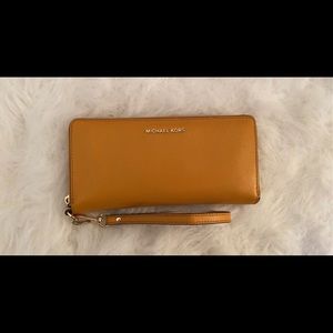 Michael Kors wristlet